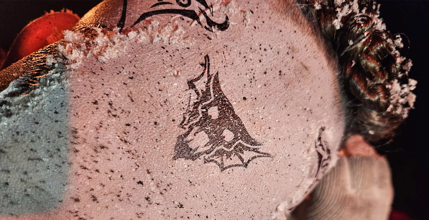 Toverland knipoogt naar de Efteling: scare actors met Danse Macabre-tattoos