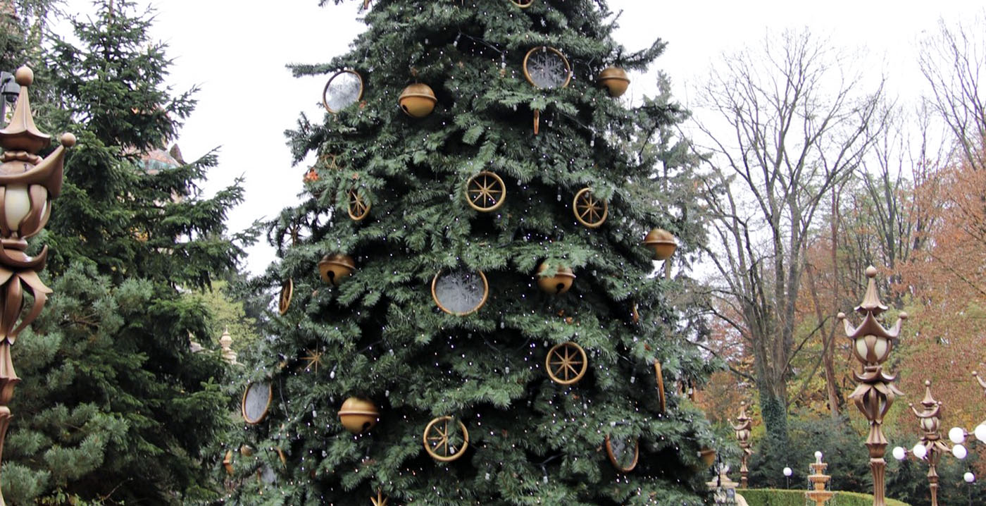 Video: Efteling presenteert kerstboom in Symbolica-thema, met winterse lichtshow
