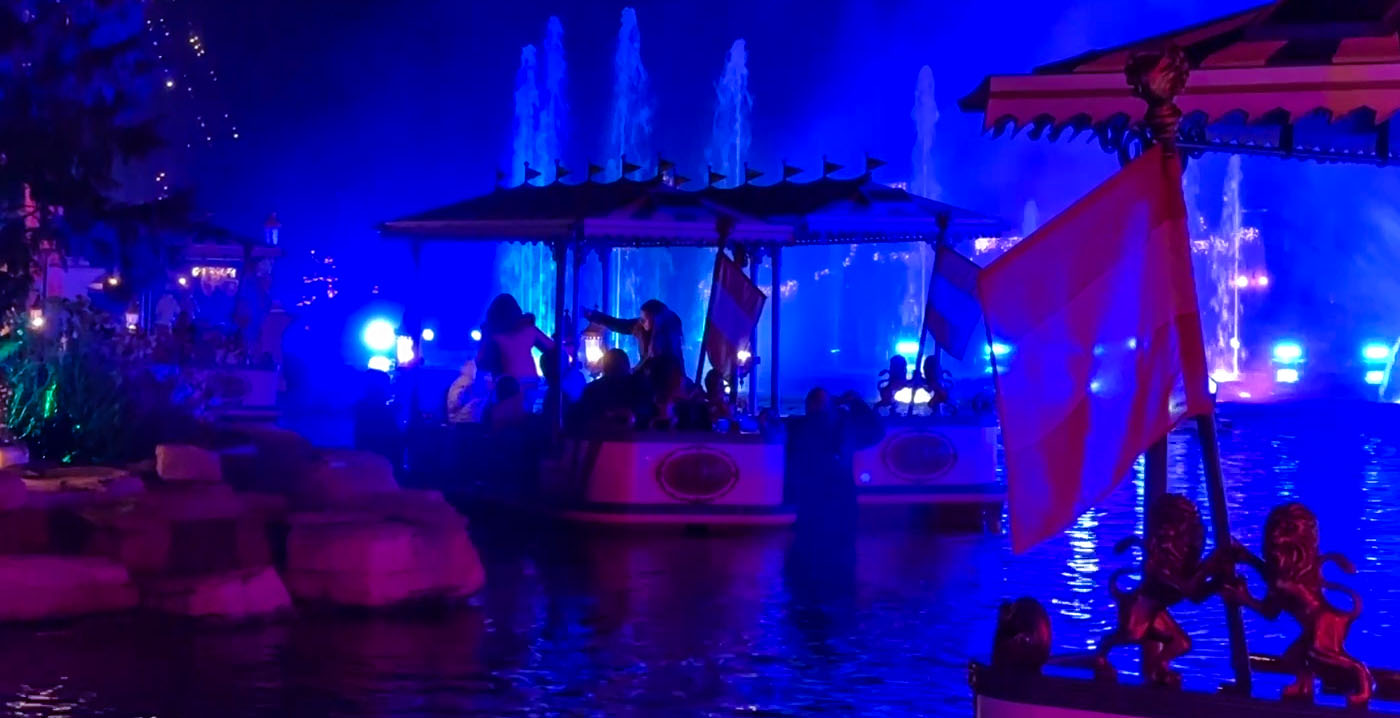 Video: zo evacueert Europa-Park de bootjes van een stilgevallen waterattractie