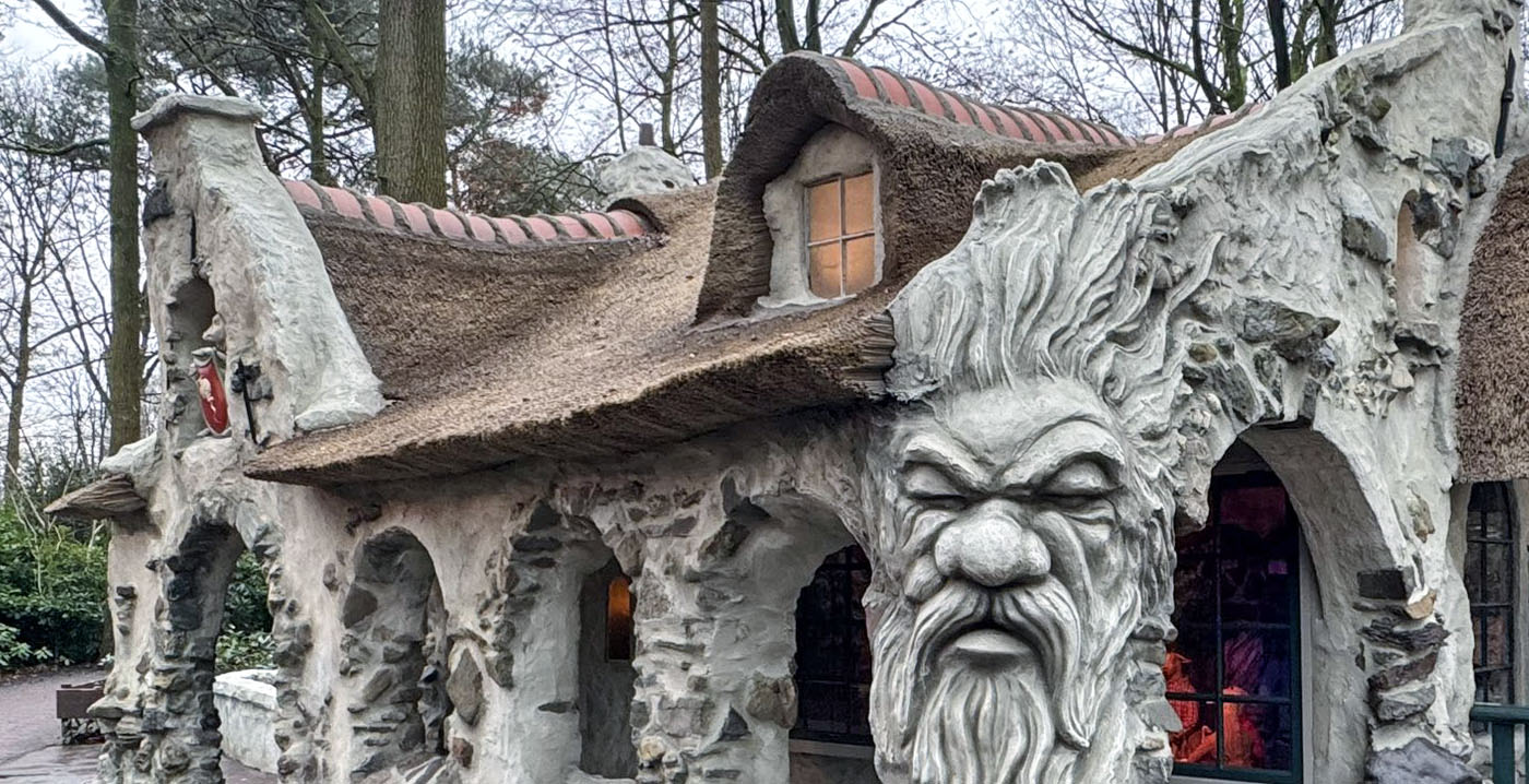 Foto's: Efteling heropent De Wolf en de Zeven Geitjes, met een vernieuwd dak
