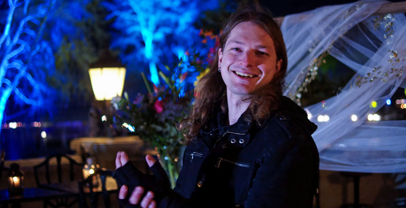 Bekende Efteling-vlogger Niels Kooyman vraagt zijn vriendin ten huwelijk in de Efteling