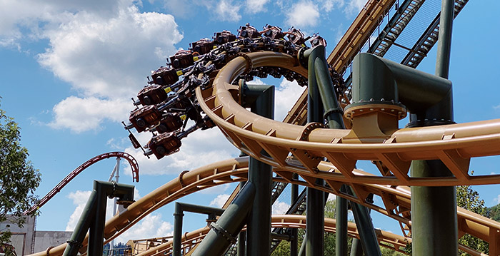 Eerste suspended thrill coaster ter wereld opent in Duits pretpark