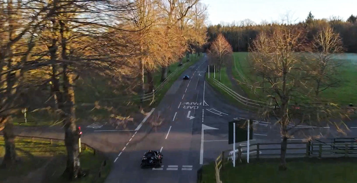 Bijzonder afscheid van Engelse attractie: karts rijden de wijde wereld in