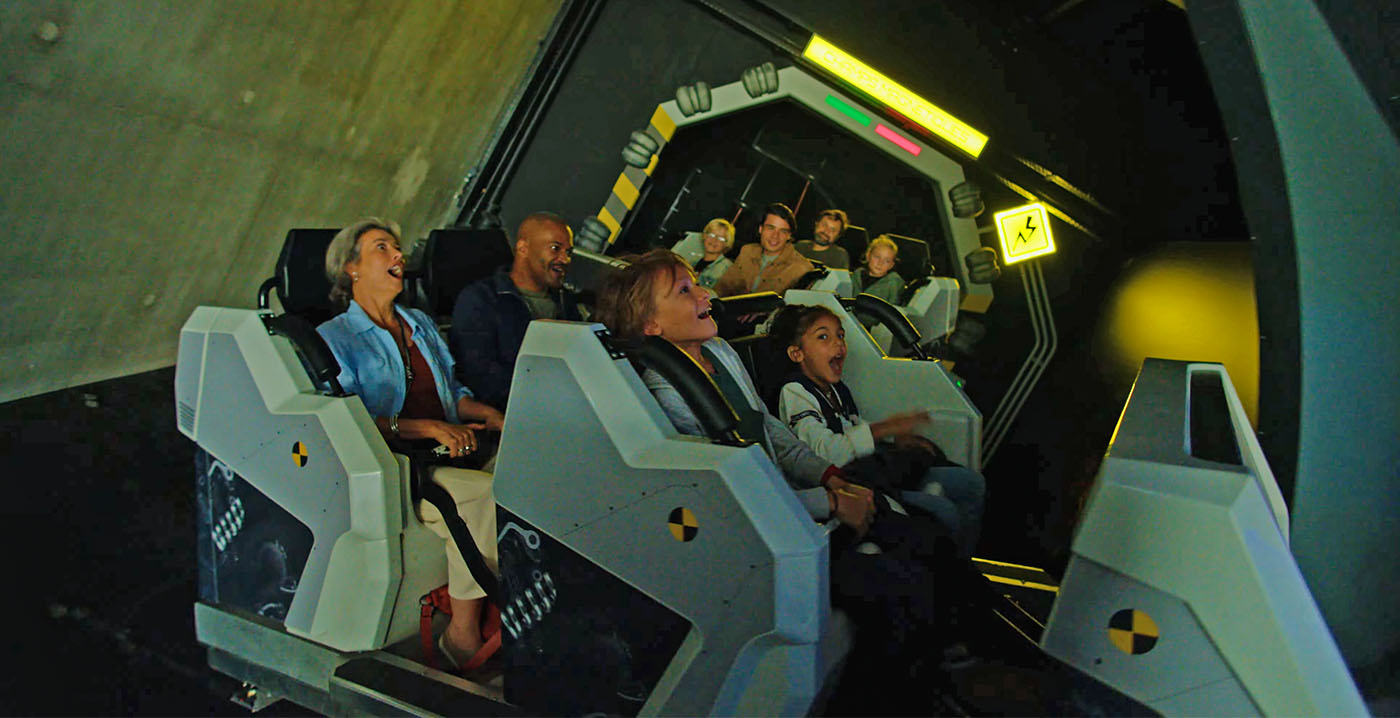 Spinning coaster in Frans pretpark heeft weer draaiende karretjes, bijna twee jaar na brand