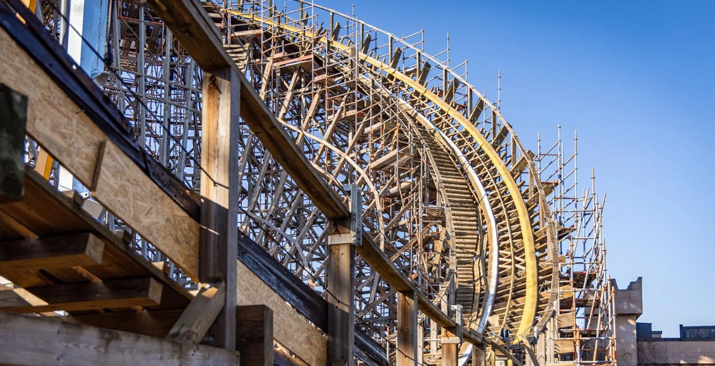 Houten achtbaan Toverland gaat weer rijden na gedeeltelijke sloop en herbouw
