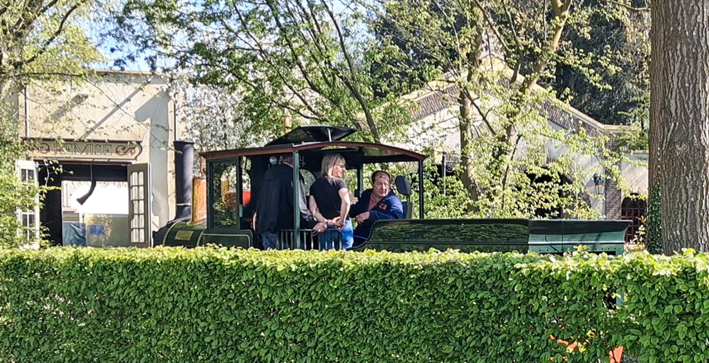 Stoomtrein wordt stroomtrein: Efteling test elektrische locomotief