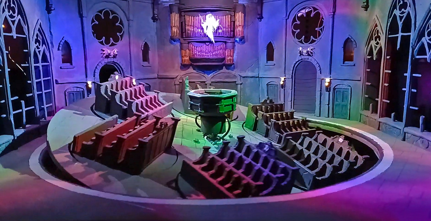 Indrukwekkende beelden: miniatuurversie van Efteling-spektakel Danse Macabre geprogrammeerd op muziek