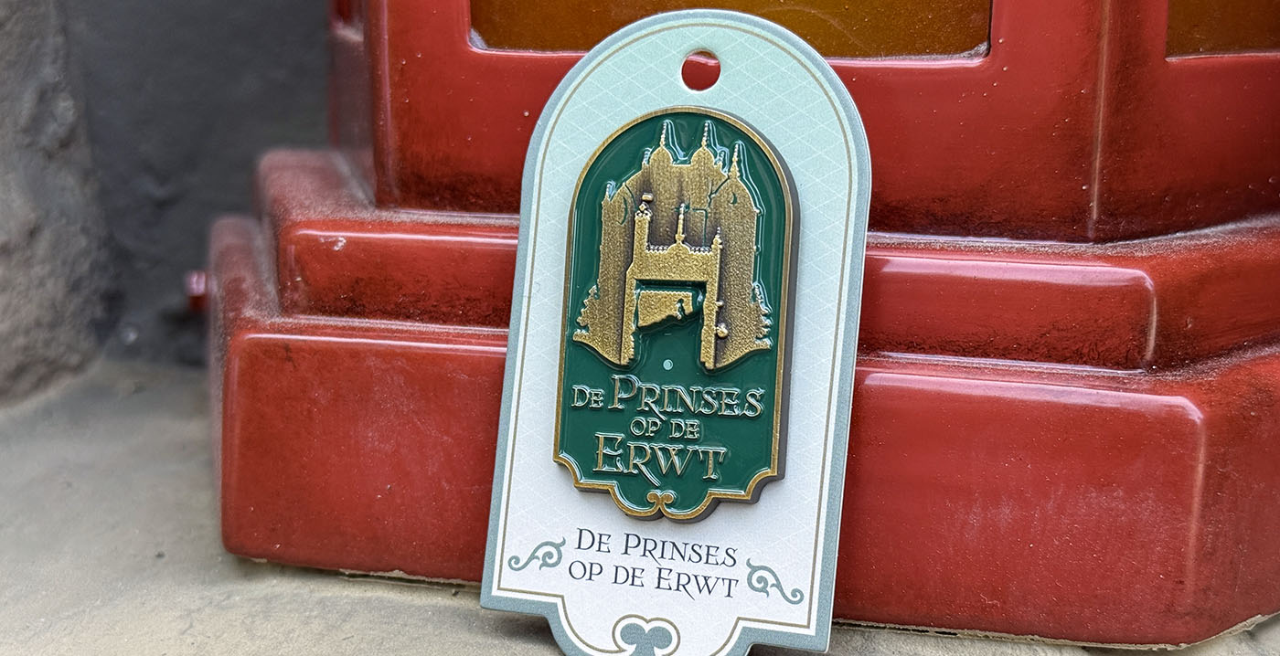 Efteling viert opening Prinses op de Erwt met nieuwe pin