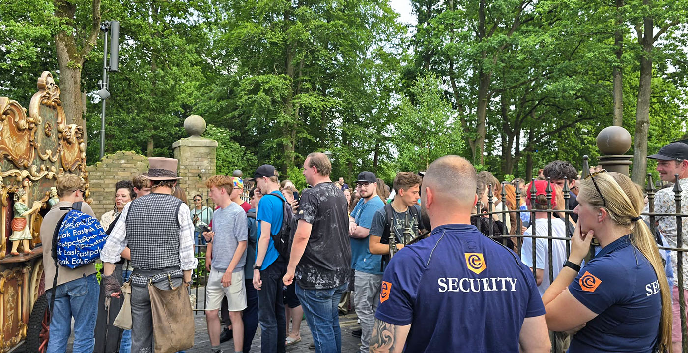 Chaos in de Efteling: honderden fans aanwezig bij allerlaatste show Virginie en Otto Charlatan