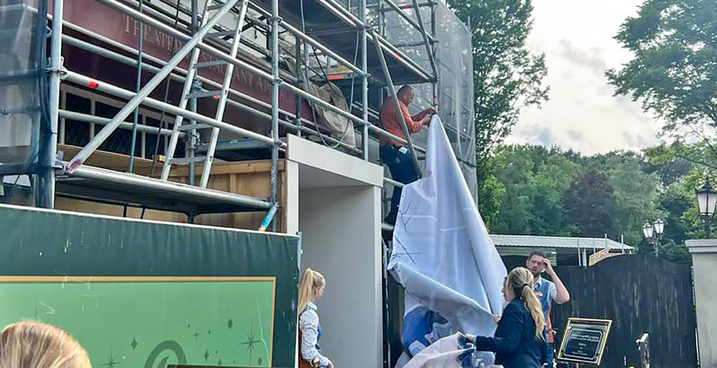 Oeps: gigantisch zeil komt naar beneden bij werkzaamheden Efteling Theater