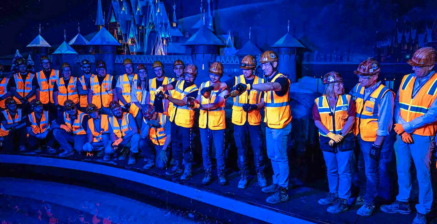 Video: Disneyland Paris vult nieuwe Frozen-attractie met water uit andere Disney-parken