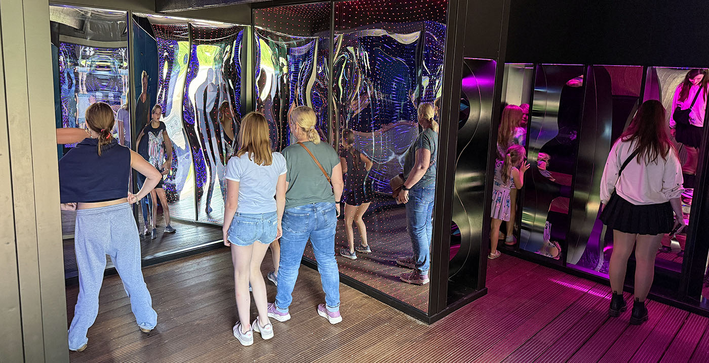 Terug van weggeweest: Duinrell opent Spiegelhuis met lachspiegels en effecten