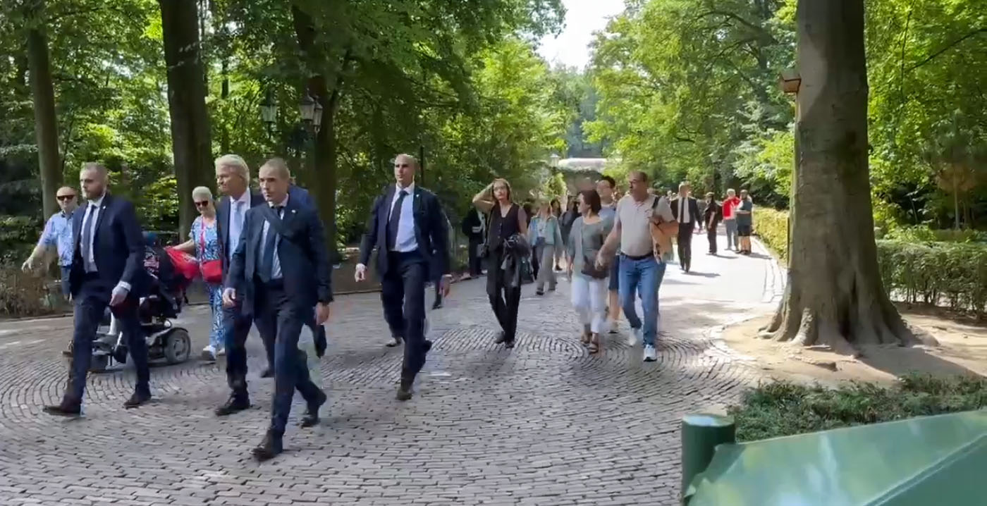 Video: Efteling-bezoeker scheldt Geert Wilders uit