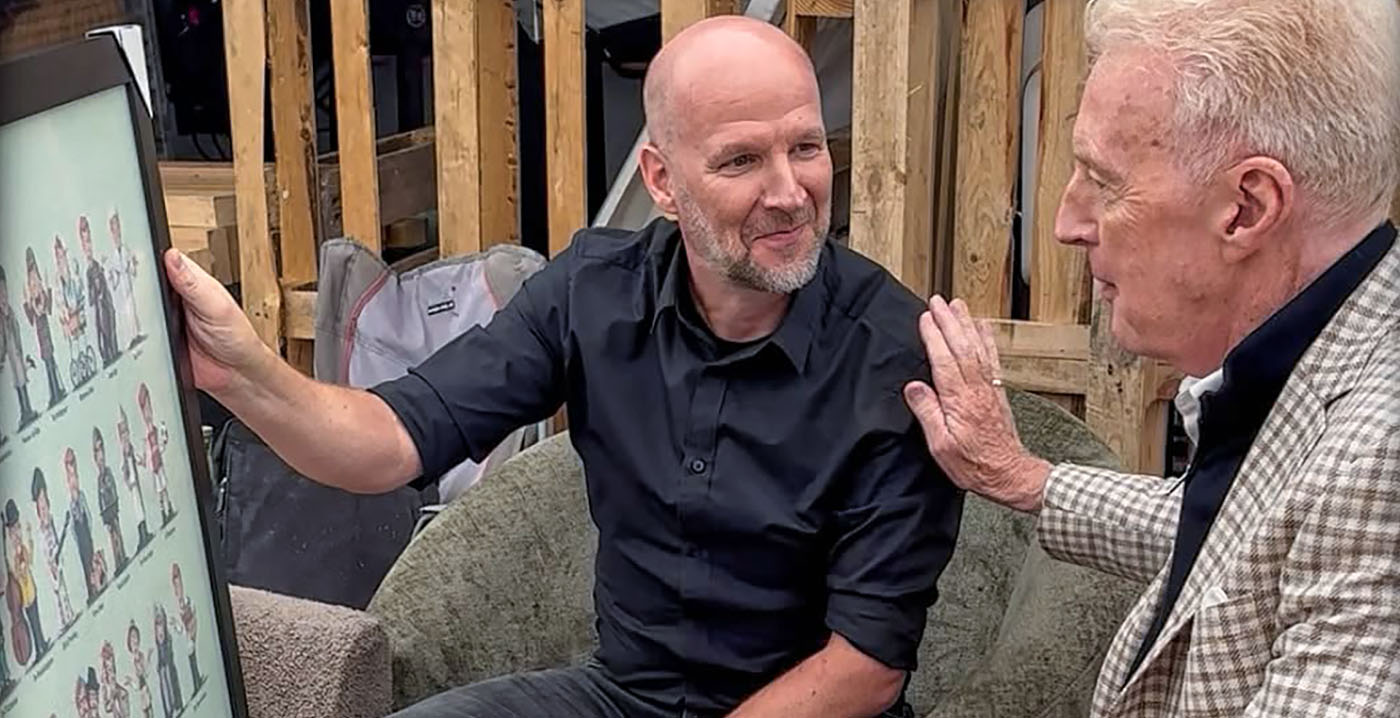 Efteling-ontwerper verrast André van Duin met unieke poster vol typetjes