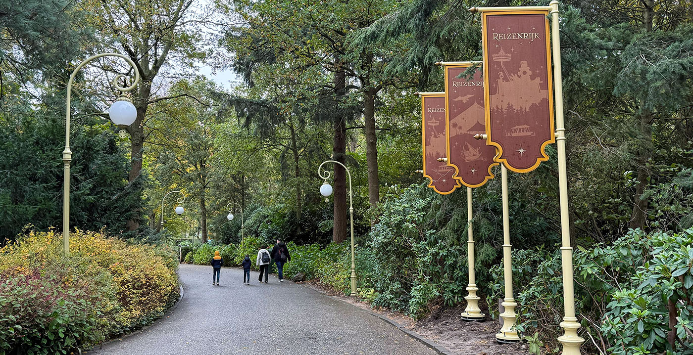 Foto's: Vogel Rok, Carnaval Festival en Gondoletta op nieuwe rijkvaandels Efteling