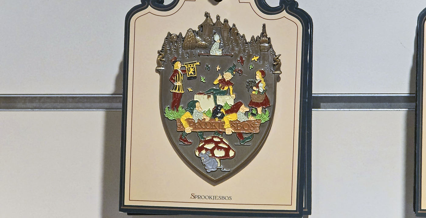 Een Efteling-pin van 20 euro: nieuwe reuzenpin staat in het teken van het Sprookjesbos