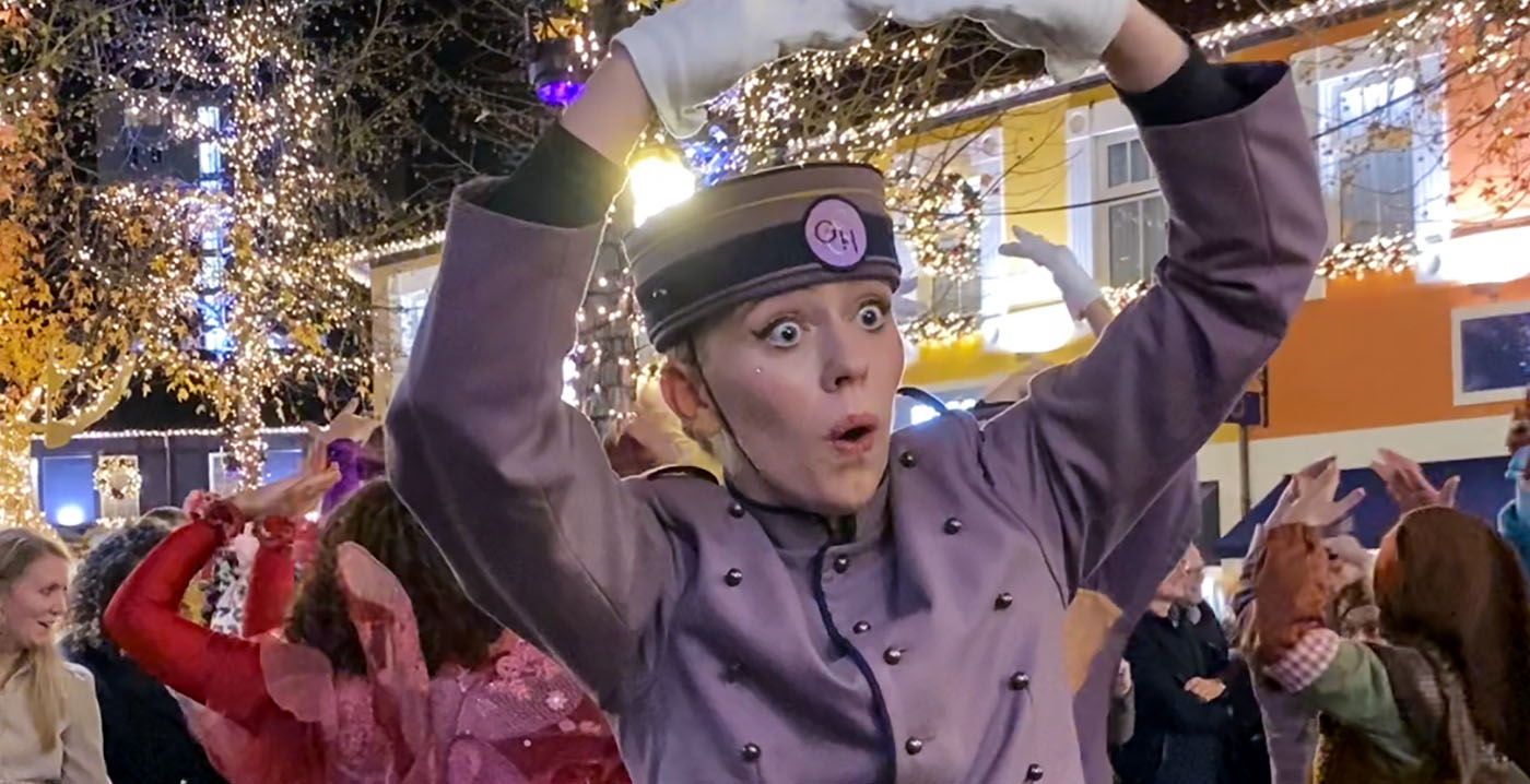 Video: tientallen Efteling-bewoners maken een uitstapje naar Roermond