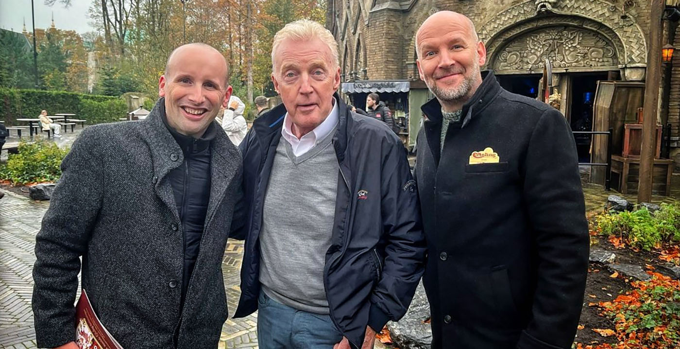 André van Duin krijgt rondleiding van Efteling-ontwerpers: 'Onvergetelijk'