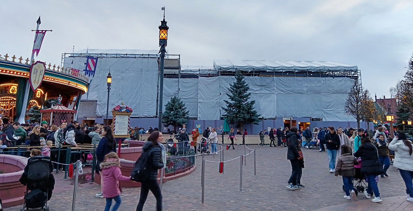 Steigers rond Pinokkio-attractie Disneyland Paris: opnieuw groot onderhoud in Fantasyland