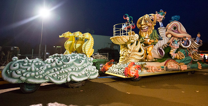 Carnavalswagen als eerbetoon aan overleden Efteling-ontwerper Henny Knoet
