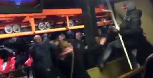 Halloween in Walibi Holland: massale vechtpartij bij achtbaan