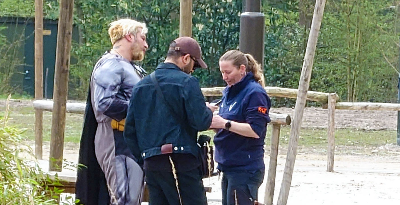 Man gaat verkleed als Batman naar de Efteling, beveiliging is er niet van gediend