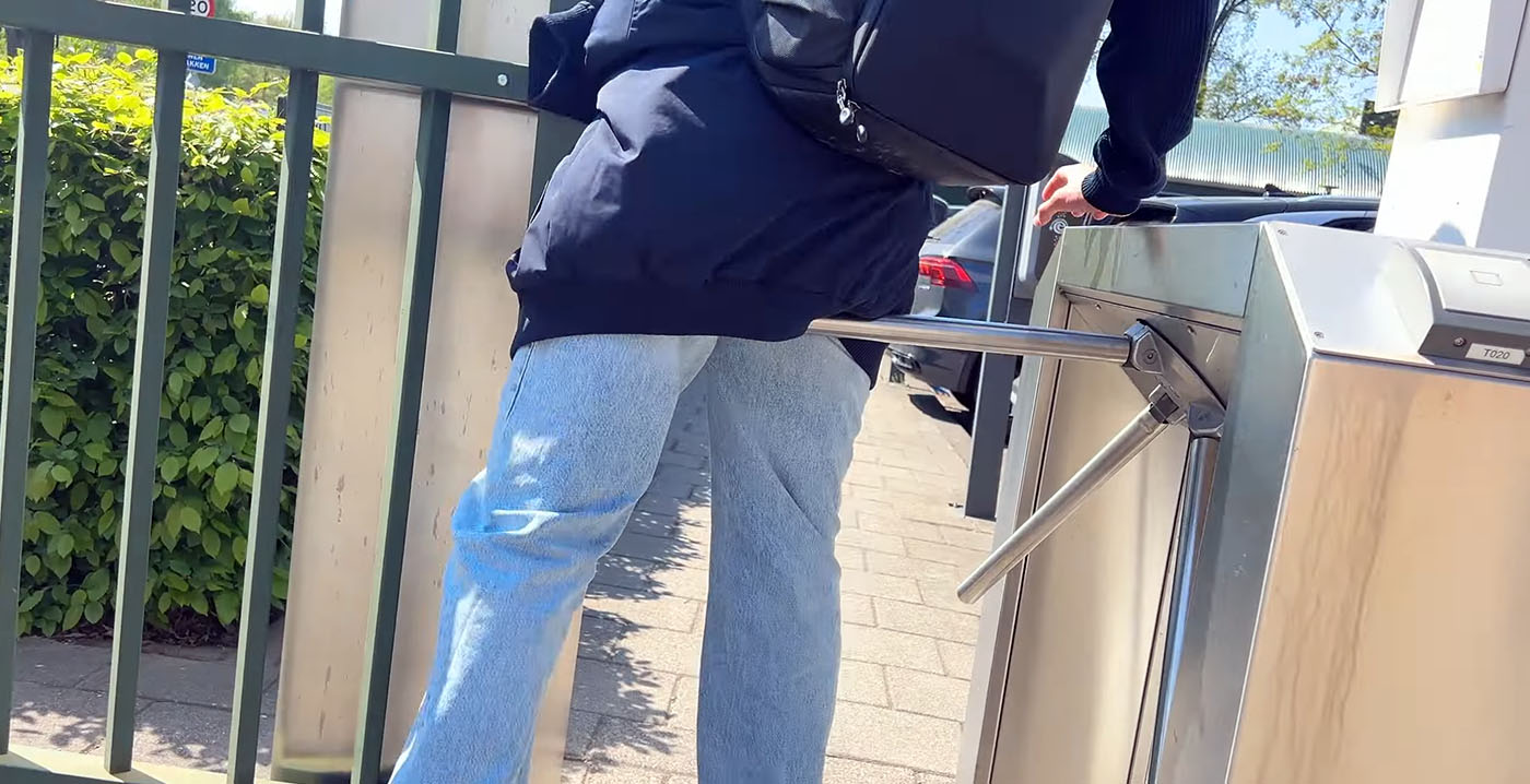 Youtubers breken in bij de Efteling door langs poortje te lopen: beveiliging heeft niks door
