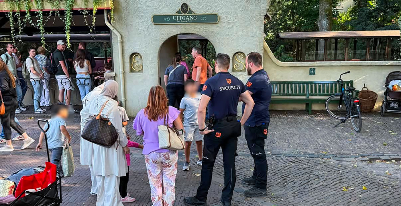 Efteling-personeel heeft handen vol aan kinderen die uit rijdende Stoomtrein springen