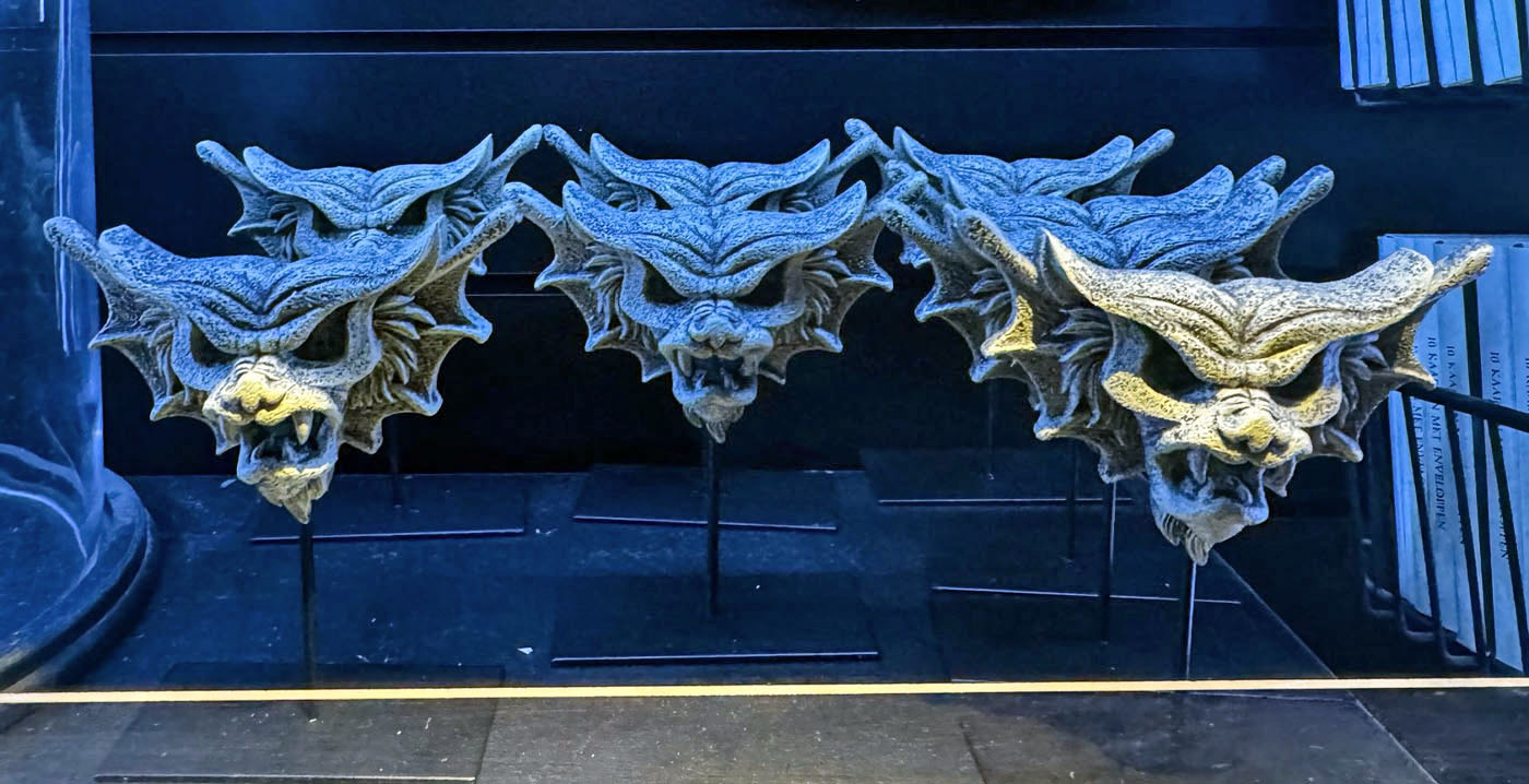 Nieuw souvenir: Efteling zet monsterkat uit Danse Macabre op een stokje