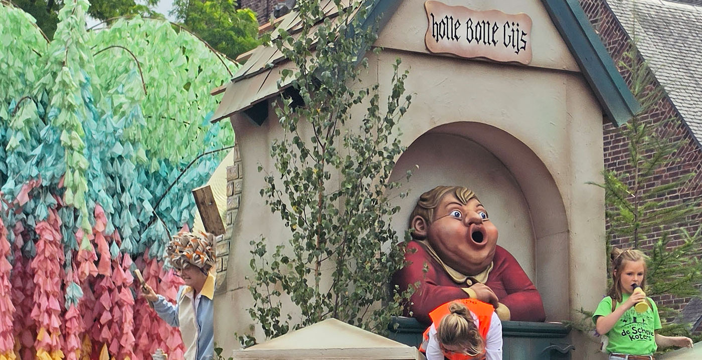 Gigantische Holle Bolle Gijs duikt op buiten de Efteling