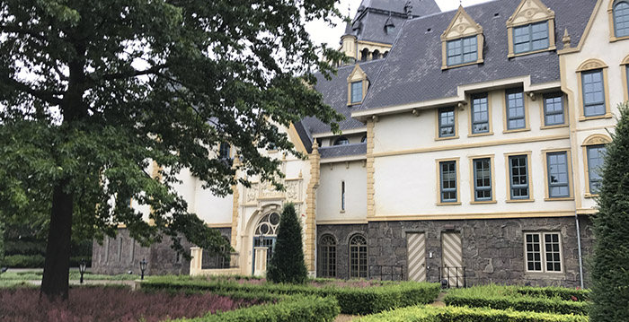 Oud-directeur Efteling: 'Raveleijn zou hotel kunnen worden'