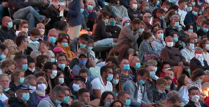 Frans pretpark liet show met 12.000 toeschouwers doorgaan in coronatijd