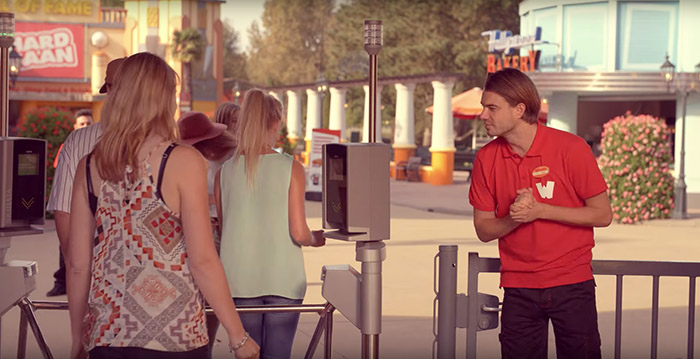 Walibi Holland zoekt medewerkers: 'Niet lullen maar poetsen'