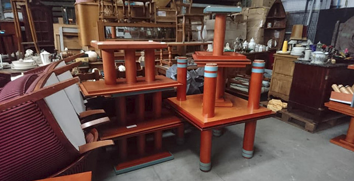 Meubelstukken uit hotel Disneyland Paris te koop