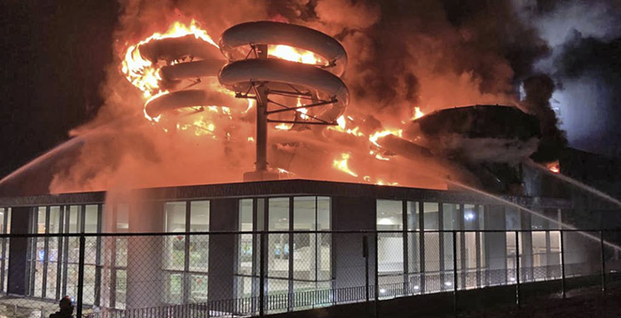Gloednieuw zwembad van 33 miljoen euro getroffen door brand