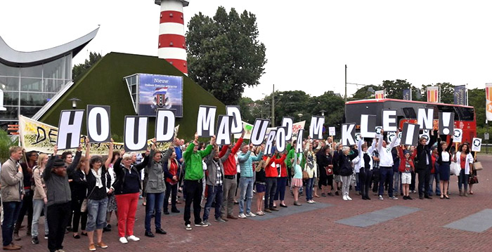 Protestactie tegen uitbreiding Madurodam