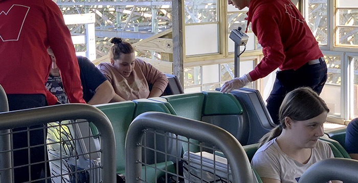 Beugelcontroleurs Walibi Holland moeten handschoenen dragen