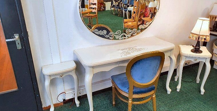 Meubilair uit Efteling Hotel staat te koop