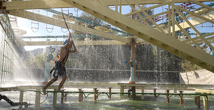 Nieuwe interactieve waterattractie: klimparcours met watereffecten