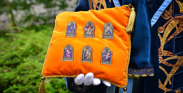 Efteling presenteert speciale Symbolica-pins