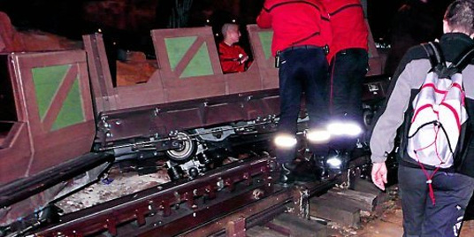 Trein Big Thunder Mountain in Disneyland Paris ontspoord