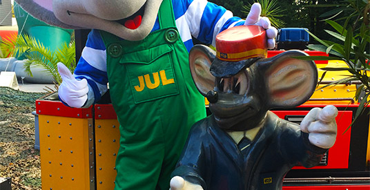 Julianatoren vindt gestolen mascotte terug