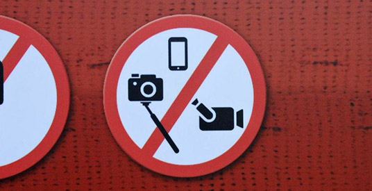 Efteling verbiedt telefoons, camera's en selfiesticks in schommelschip