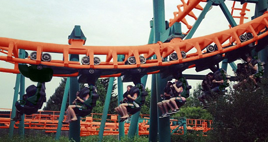 Walibi Holland verft achtbaan oranje