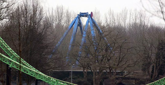 Nieuwe kleuren voor reuzenrad Walibi Holland: felblauw met paars